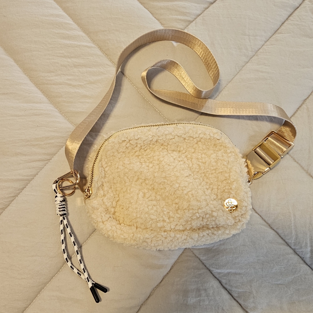 Cream‎ Shearling Crossbody Bag